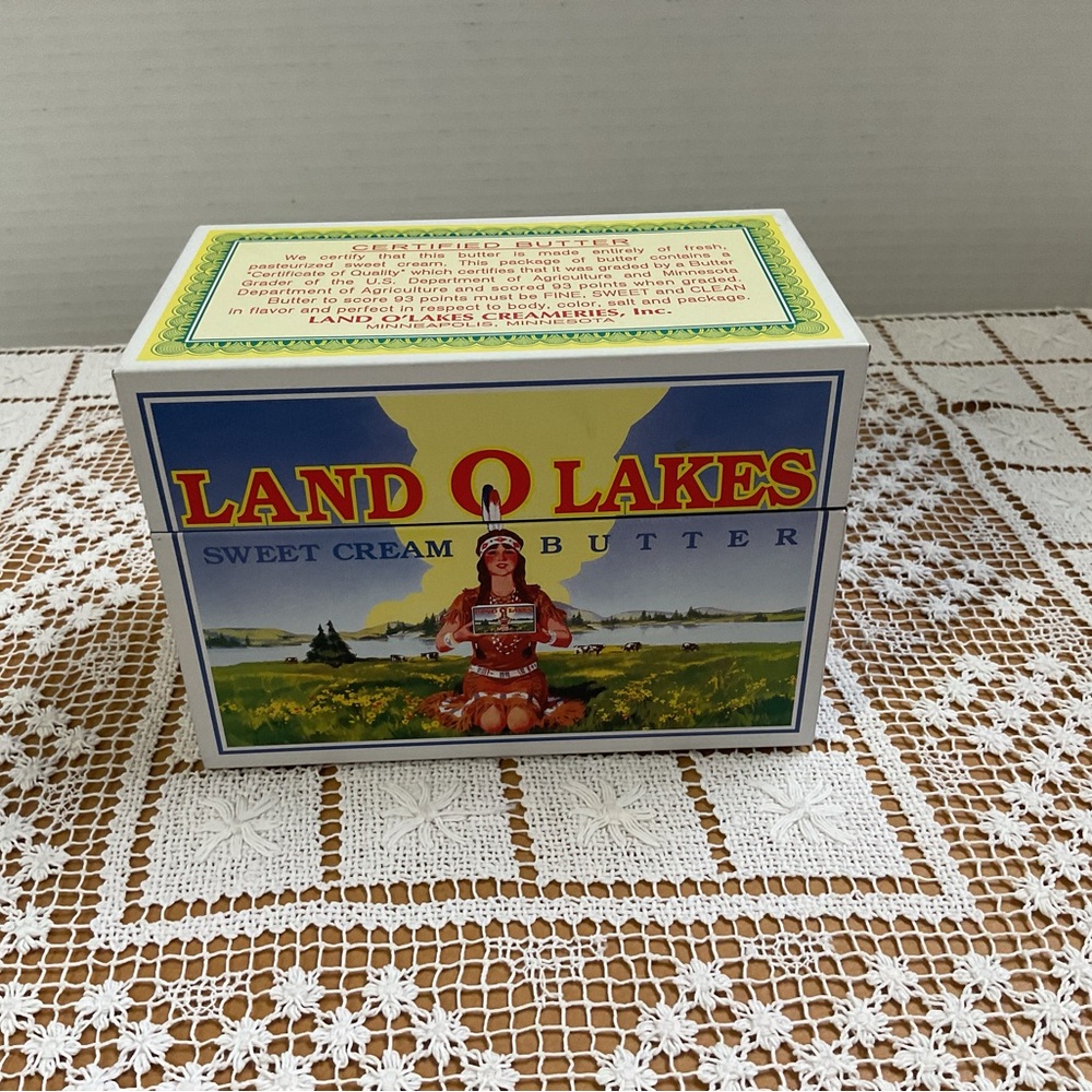 Vintage Land O lakes butter Recipe Tin with Sealed Recipe Cards and Dividers